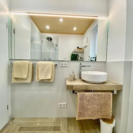 Komfort - Suite Zentral, Mit Balkon Und Waschmaschine Düsseldorf Extérieur photo