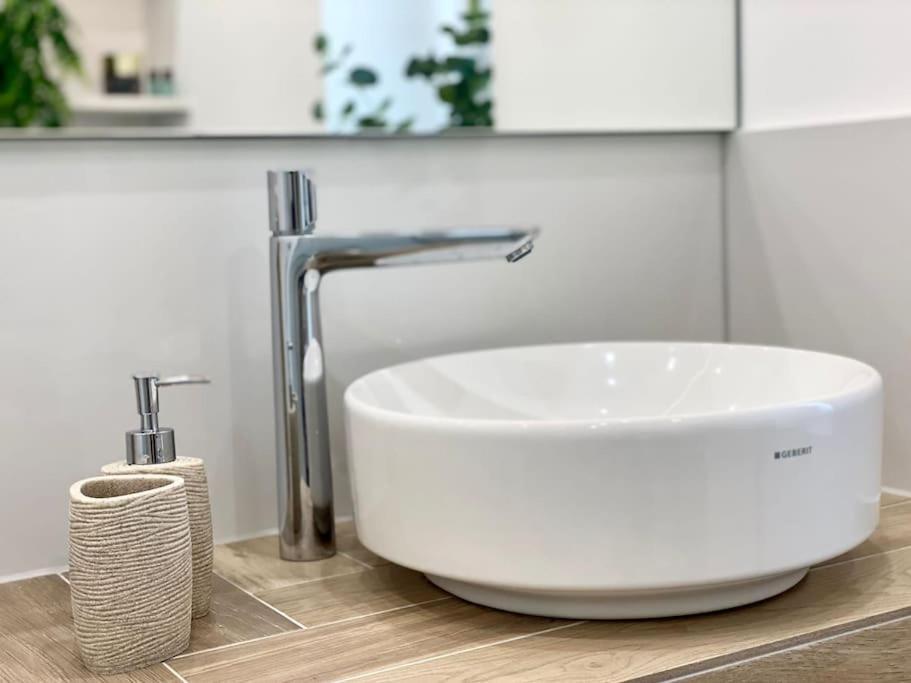 Komfort - Zentral, Mit Balkon Und Waschmaschine Appartement Düsseldorf